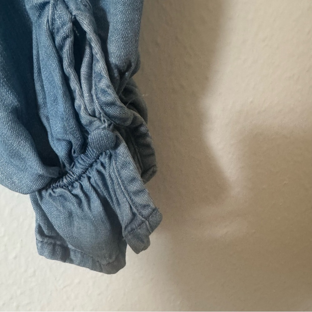 Who What Wear Ruffle Neck Chambray Blouse - Size M $18 - Picture 4 of 9